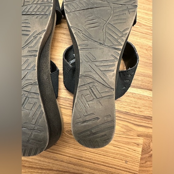 Bearpaw wedge slip on sandals women’s size 10 black - Picture 6 of 8